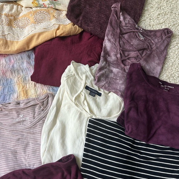 American Eagle Tops Bundle - Picture 2 of 3